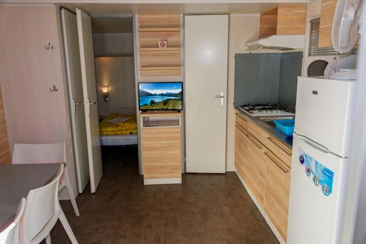 Camping Les Rives Du Lac De Vinca Ngoại thất bức ảnh