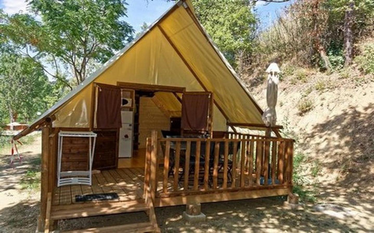 Camping Les Rives Du Lac De Vinca Ngoại thất bức ảnh