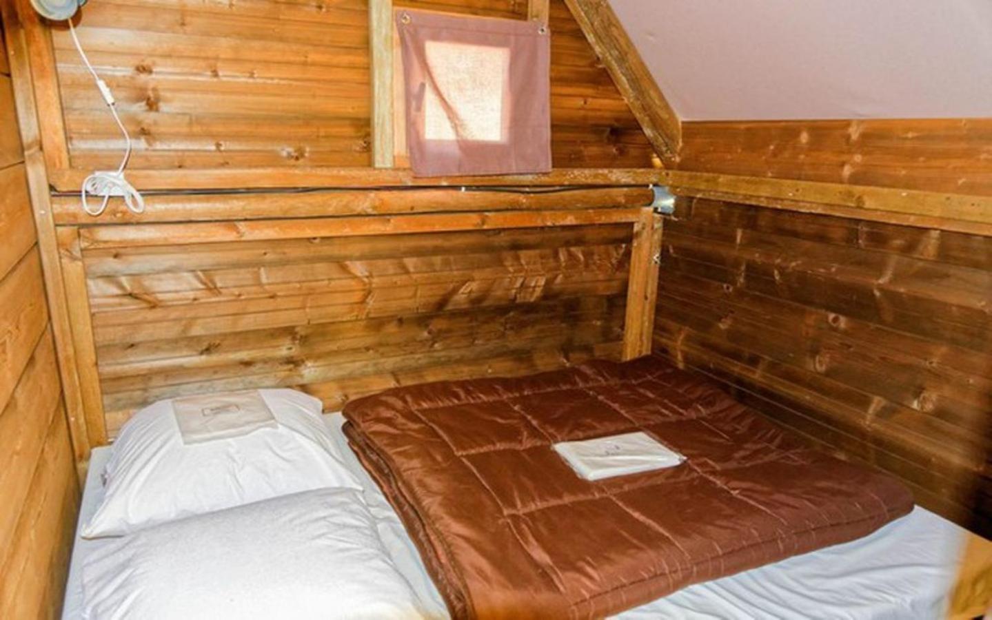 Camping Les Rives Du Lac De Vinca Ngoại thất bức ảnh