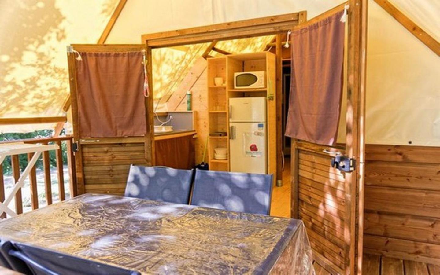 Camping Les Rives Du Lac De Vinca Ngoại thất bức ảnh
