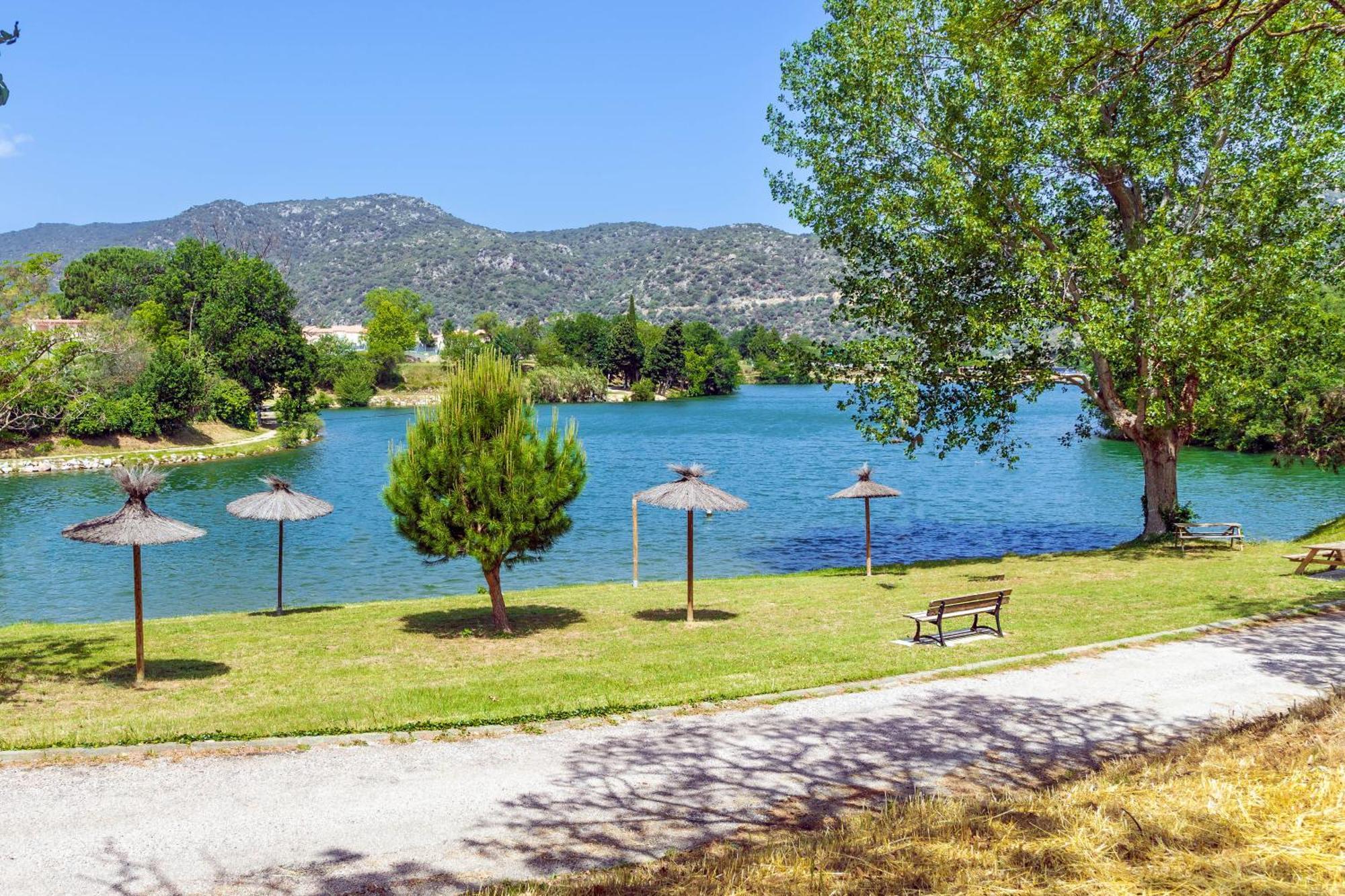 Camping Les Rives Du Lac De Vinca Ngoại thất bức ảnh