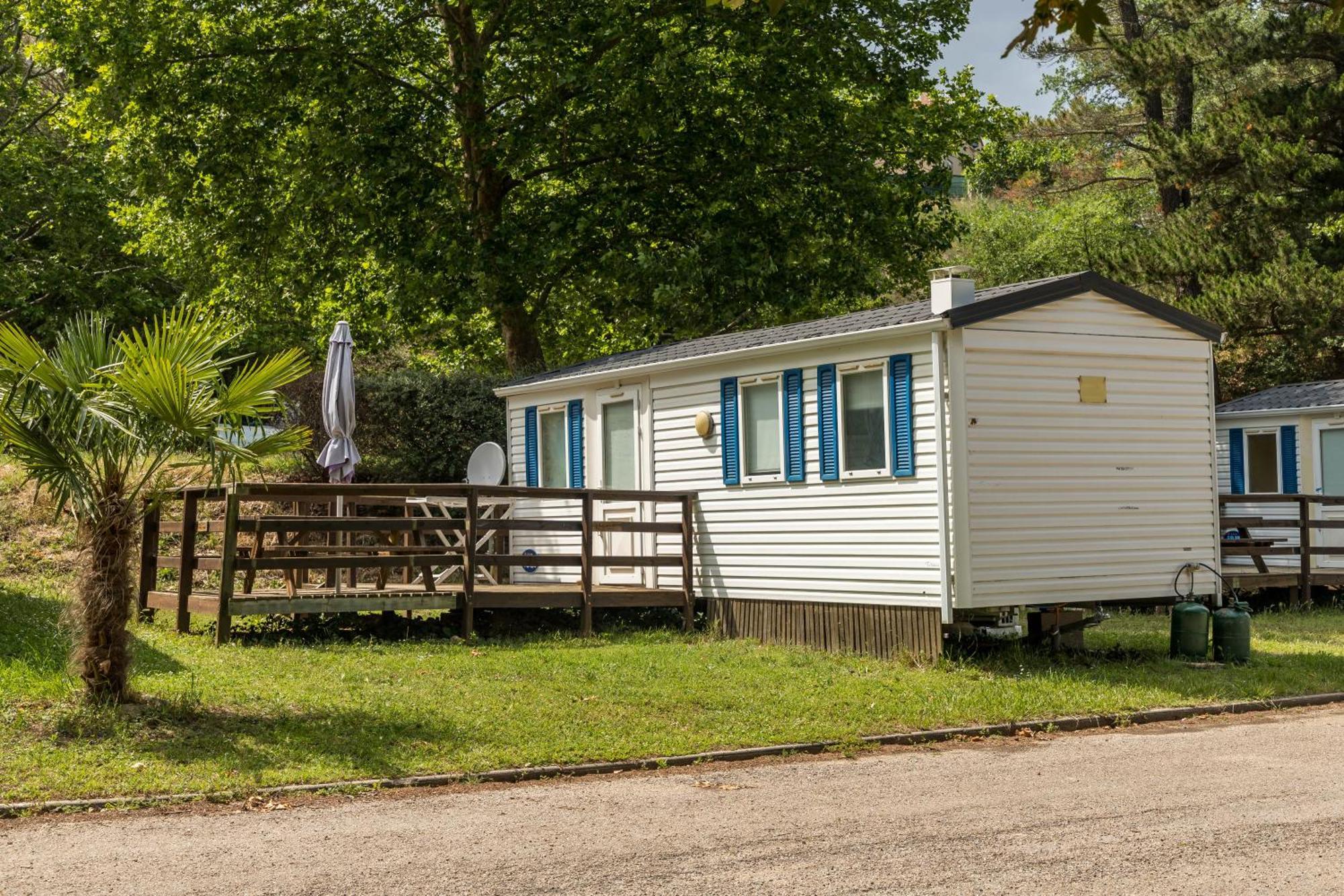 Camping Les Rives Du Lac De Vinca Ngoại thất bức ảnh