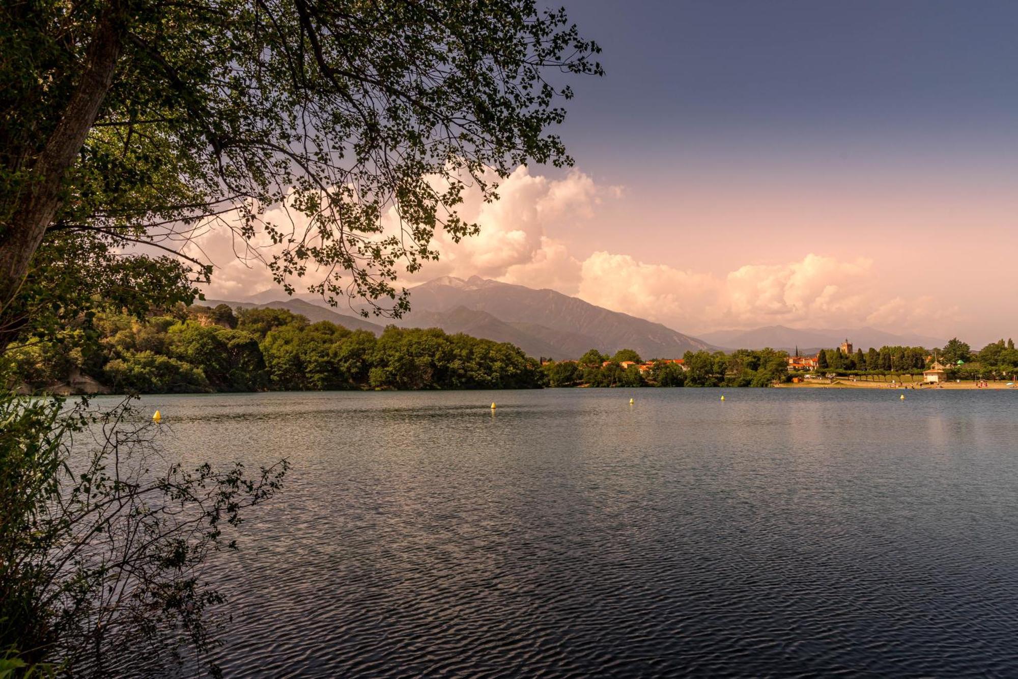 Camping Les Rives Du Lac De Vinca Ngoại thất bức ảnh